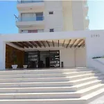 Nautilus Peninsula Piso 14