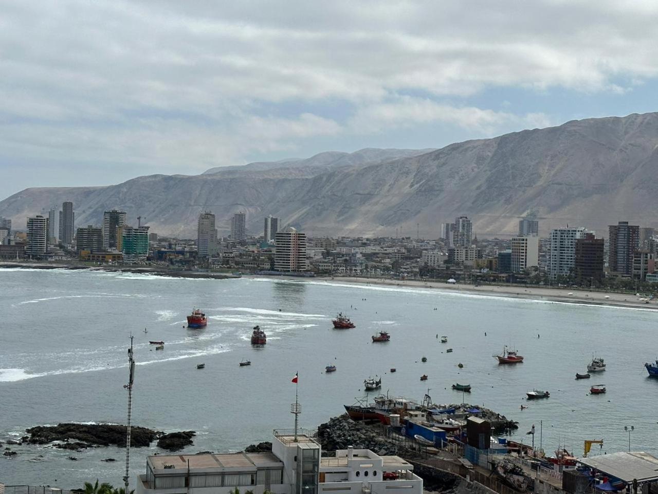 Nautilus Peninsula Piso 14 * Iquique